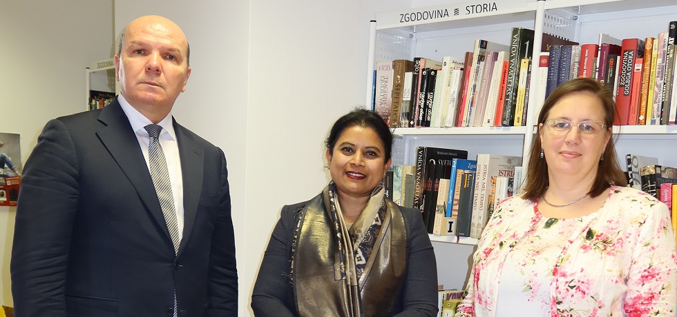 In follow up to establishing of India Corner in Ljubljana and Bled, in series of our Amrit Mahotsav events, Embassy of India donated 100 books on India on the occassion of establishing India Corner in the Lucija Library, Piran City Library.